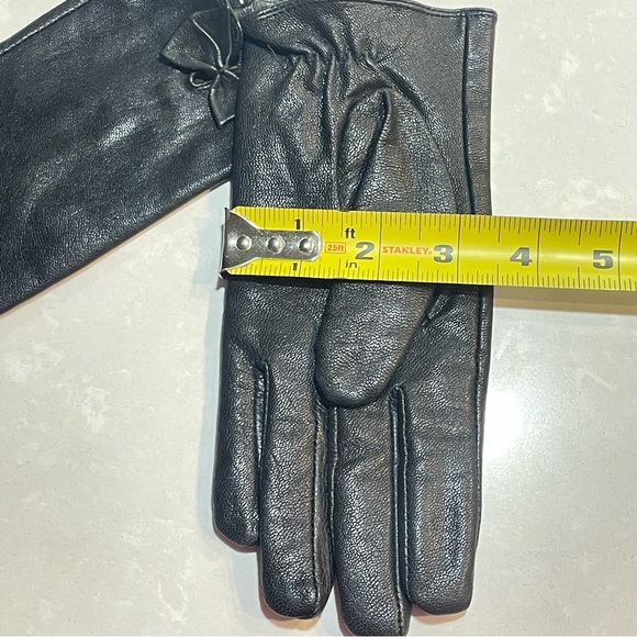LEATHER BLACK GLOVES WITH BOW ONE SIZE SOFT LEATHER - Picture 9 of 13